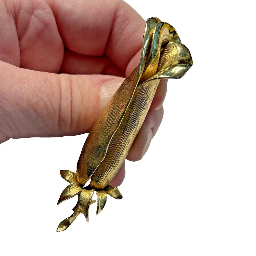 Vintage Brooch Bright Textured Goldtone Slender Rosebud Shapely Mid Century Chic